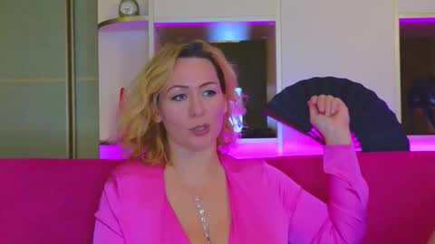 Snapshot of princess__kira chatting on 11.11.25 Kira and Paul online show from 11.11.25