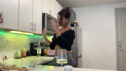 Cece  NEXT LIVESTREAM -- DEC. 4th  7 PM CST online show from 11.05.25