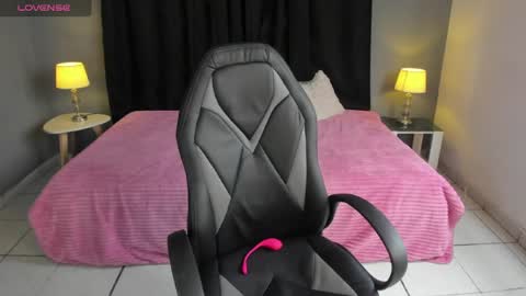 Snapshot of princess_foxxxy1 chatting on 04.15.26 Paula Princess online show from 04.15.26