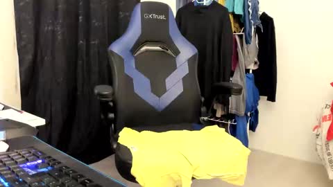 Snapshot of princesse_katey chatting on 02.17.25 miss me check out my YT online show from 02.17.25