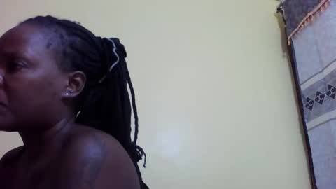 Snapshot of princessmiles2 chatting on 09.18.25 phelly online show from 09.18.25