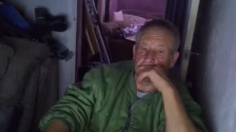 Snapshot of projectorepson chatting on 10.08.25 projectorepson online show from 10.08.25