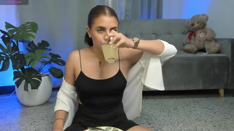    INDEPENDENT MODEL online show from 12.10.24