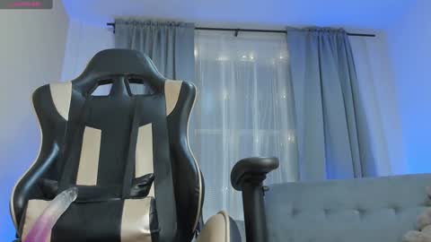    INDEPENDENT MODEL online show from 02.04.25