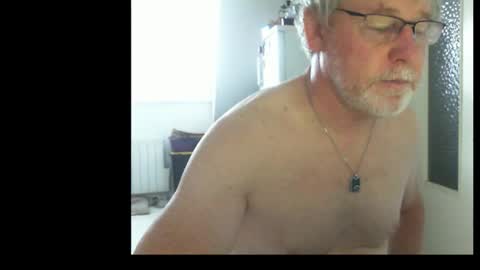 Snapshot of ptitrouquin chatting on 10.31.25 ptitrouquin online show from 10.31.25