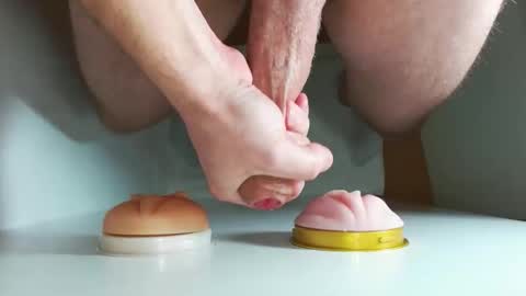 Snapshot of pude90 chatting on 10.06.25 PuDe90 online show from 10.06.25