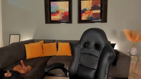 Pui Yee  online show from 03.09.25