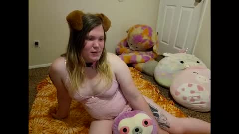 Snapshot of puppygirllovestobeg chatting on 05.02.26 puppygirllovestobeg online show from 05.02.26