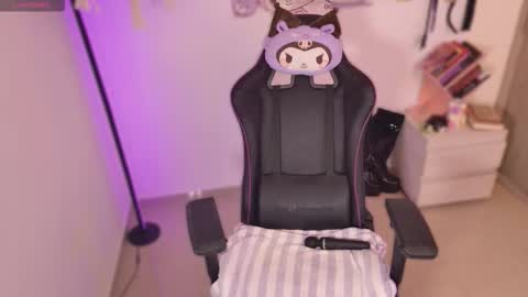 Snapshot of purple_ema chatting on 01.08.26 purple_ema online show from 01.08.26