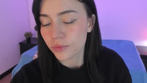 Snapshot of purple_slut_ chatting on 11.21.25 Anna online show from 11.21.25