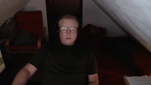 Snapshot of pussylovercb chatting on 09.19.25 pussylovercb online show from 09.19.25