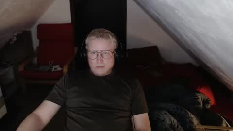 Snapshot of pussylovercb chatting on 10.11.25 pussylovercb online show from 10.11.25