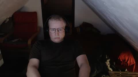 Snapshot of pussylovercb chatting on 10.25.25 pussylovercb online show from 10.25.25