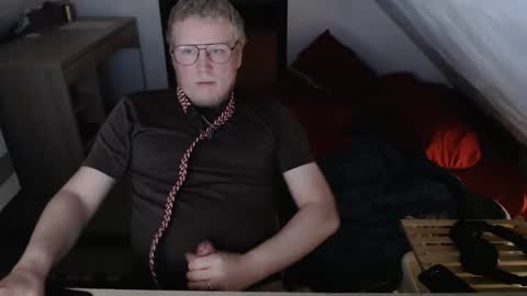 Snapshot of pussylovercb chatting on 12.15.25 pussylovercb online show from 12.15.25