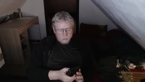 Snapshot of pussylovercb chatting on 12.19.25 pussylovercb online show from 12.19.25