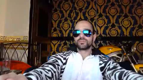 Qianos online show from 11.24.25