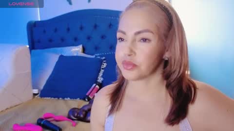 Queen And King online show from 02.11.25