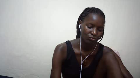 Snapshot of queen_0012 chatting on 06.23.26 asher online show from 06.23.26