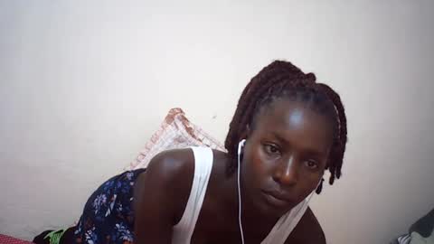 Snapshot of queen_0012 chatting on 07.10.26 asher online show from 07.10.26