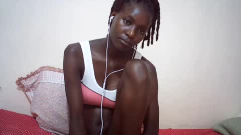 Snapshot of queen_0012 chatting on 07.12.26 asher online show from 07.12.26