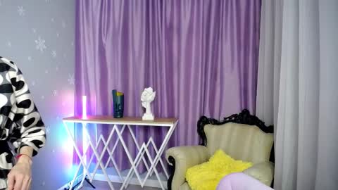 Snapshot of queen_a_n_i chatting on 11.15.25 A N I Ill be here on December 1st online show from 11.15.25