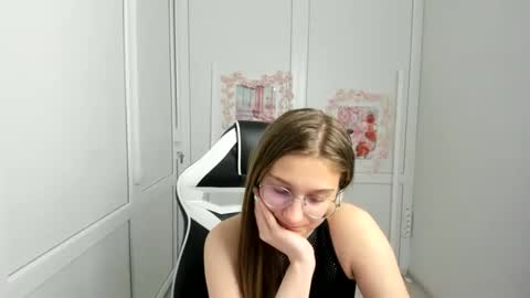 Snapshot of queen_amelie chatting on 06.03.26 Amelie online show from 06.03.26