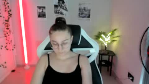 Snapshot of queen_amelie chatting on 07.14.26 Amelie online show from 07.14.26