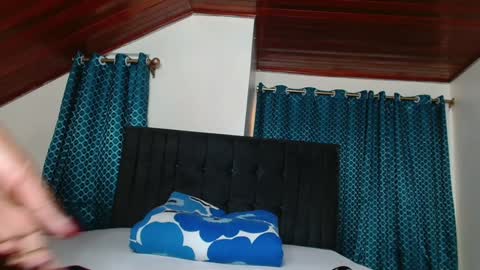 Snapshot of queen_armani chatting on 02.06.25 Queen armani online show from 02.06.25