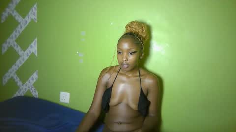 Snapshot of queen_dimple1 chatting on 05.15.26 queen_dimple1 online show from 05.15.26