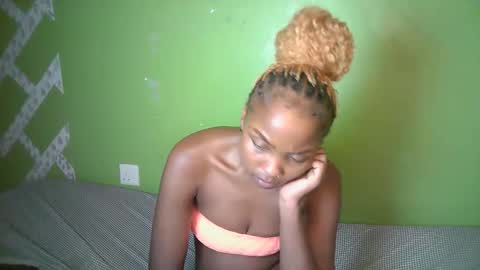 Snapshot of queen_dimple1 chatting on 05.18.26 queen_dimple1 online show from 05.18.26