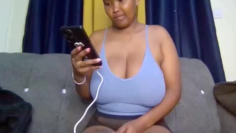 Snapshot of queen_doli chatting on 04.27.26 queen_doli online show from 04.27.26