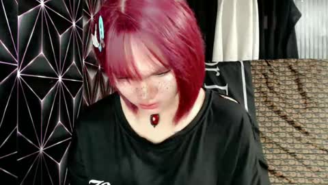 Snapshot of queen_elicktra chatting on 06.19.26 JOY online show from 06.19.26