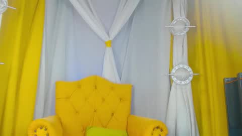 Snapshot of queen_goddess01 chatting on 03.03.26 queen online show from 03.03.26