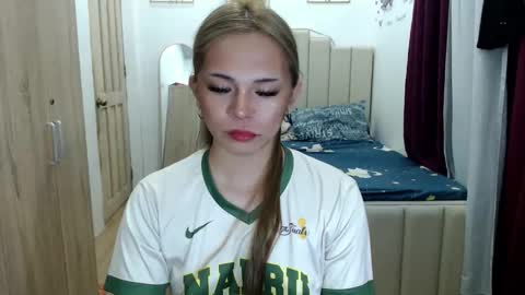 Snapshot of queen_heart0 chatting on 05.07.26 shawny online show from 05.07.26