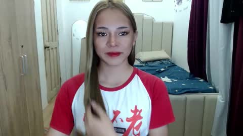 Snapshot of queen_heart0 chatting on 05.08.26 shawny online show from 05.08.26