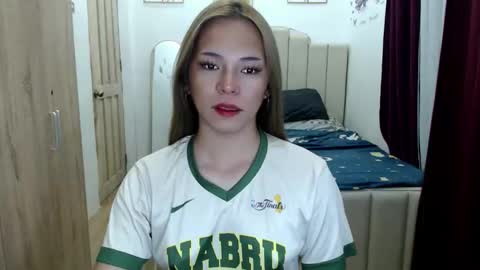 Snapshot of queen_heart0 chatting on 05.25.26 shawny online show from 05.25.26