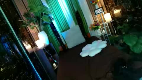 Kendal  online here from 6am-3pm philippine time online show from 10.19.25