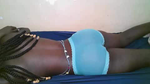 Snapshot of queen_latasha chatting on 12.03.25 queen_latasha online show from 12.03.25