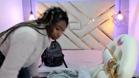 Snapshot of queen_perla_ chatting on 01.07.25 online show from 01.07.25