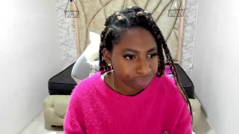 Snapshot of queen_perla_ chatting on 01.09.25 online show from 01.09.25