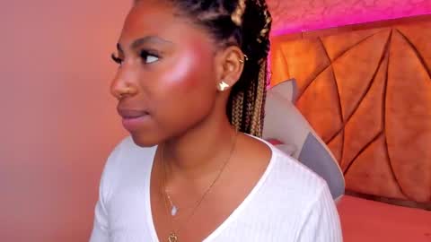 Snapshot of queen_perla_ chatting on 01.09.25 online show from 01.09.25