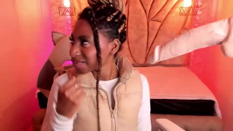 Snapshot of queen_perla_ chatting on 02.02.25 online show from 02.02.25