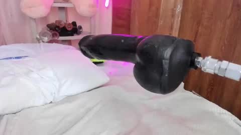 queen_yully online show from 03.06.25