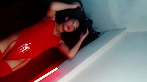 Snapshot of queena10 chatting on 03.10.25 CALL ME YOUR QUEEN AIVY1 online show from 03.10.25