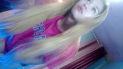 Snapshot of queena10 chatting on 09.10.25 CALL ME YOUR QUEEN AIVY1 online show from 09.10.25