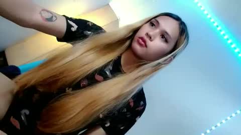 Snapshot of queena10 chatting on 09.26.25 CALL ME YOUR QUEEN AIVY1 online show from 09.26.25