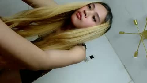 Snapshot of queena10 chatting on 10.22.25 CALL ME YOUR QUEEN AIVY1 online show from 10.22.25