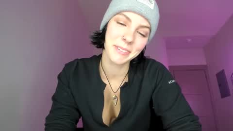 Snapshot of queenb2626 chatting on 12.15.24 Queen Blaire online show from 12.15.24