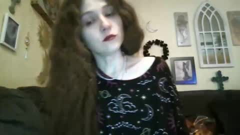 Snapshot of queencrimsonlvx chatting on 04.15.26 queencrimsonlvx online show from 04.15.26