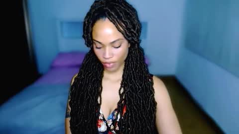 Snapshot of queendom_ing chatting on 10.25.25 Sweet Goddess online show from 10.25.25